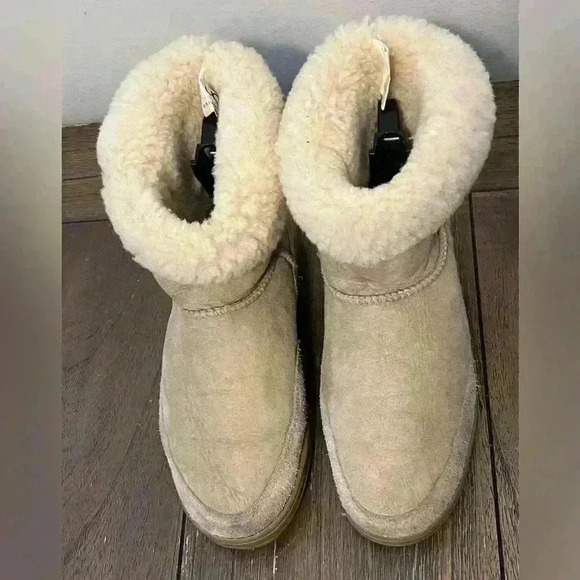 UGG Ultra Short Sundance Boots Womens size 6 - Picture 6 of 11